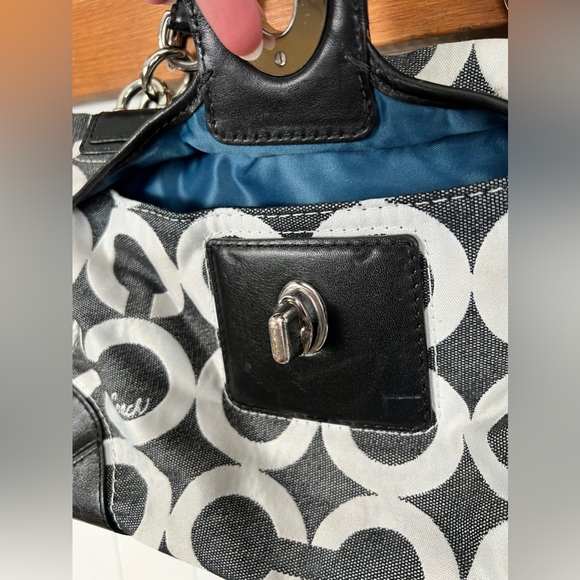 Coach signature Peyton carryall 14515 - Dec 2009 - Picture 16 of 17